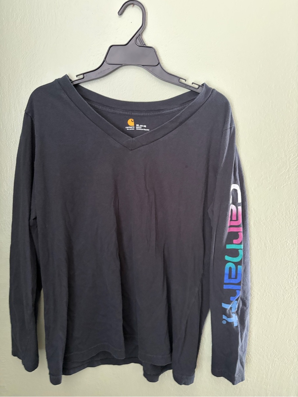 Carhartt Women's XL Black Long-Sleeve V-Neck Colorful Gradient Logo Shirt